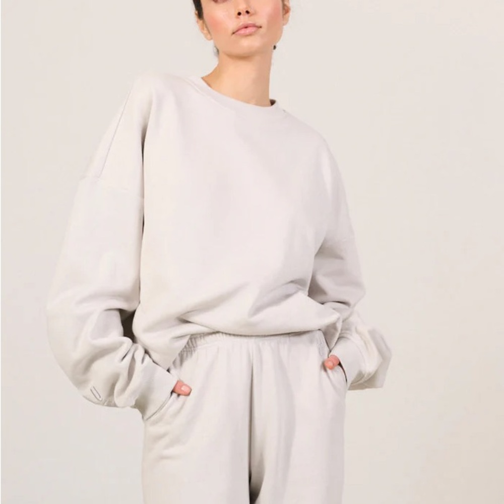 NWT-Cream Oversized Long Sleeve Sweatshirt